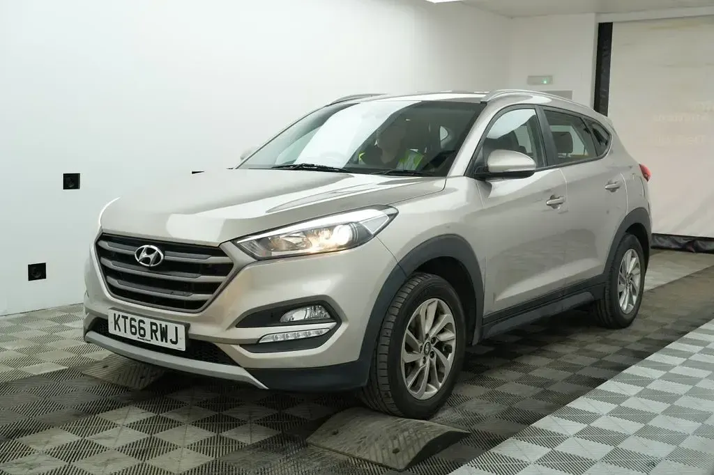 Used Hyundai Tucson SE 116 HP (85 kW) 2017 White SUV