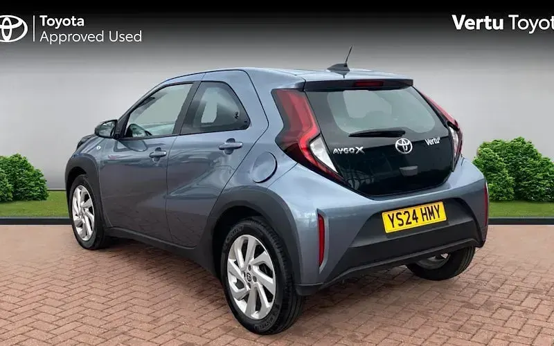 Used Toyota Aygo X PURE 72 HP (52 kW) 2024 Grey SUV