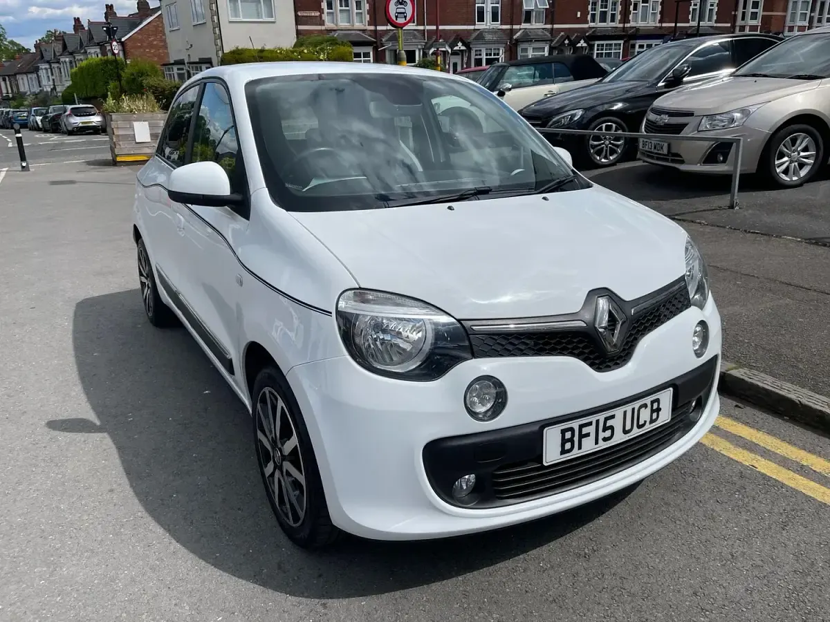 Used Renault Twingo Dynamique 70 HP (51 kW) 2015 White Hatchback