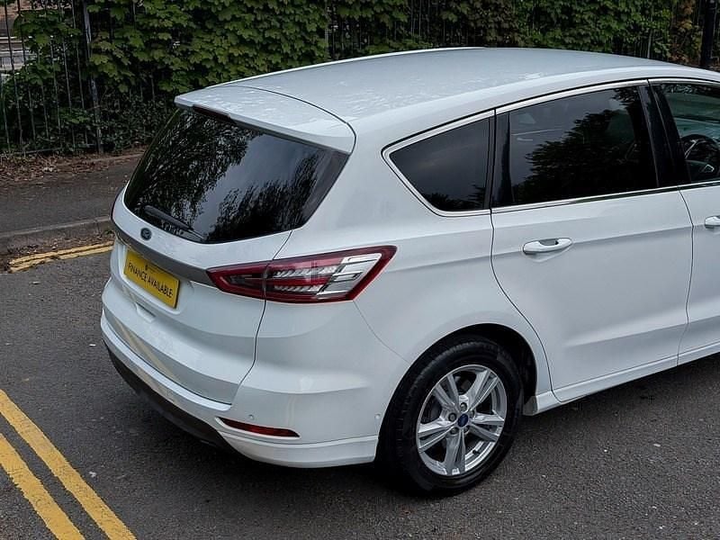 Begagnad Ford S-MAX Titanium 150 HK (110 kW) 2016 Vit Minibuss
