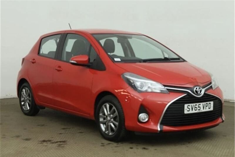 Red Used 2015 Toyota Yaris Multidrive S Hatchback | £8,985 (Fair price) - Image 1/2