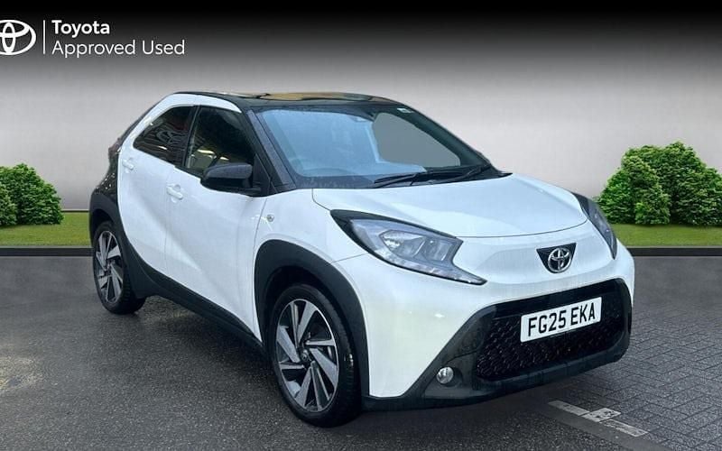 Used Toyota Aygo X 72 HP (52 kW) 2025 Pure white bitone SUV