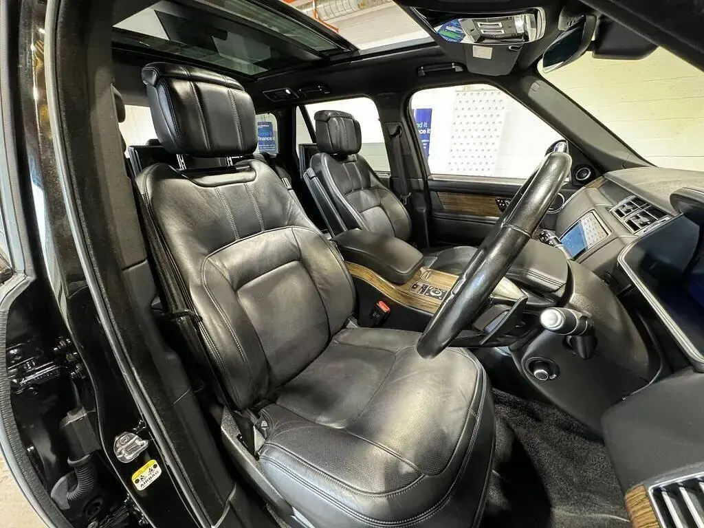 Used Land Rover Range Rover Vogue SE 300 HP (220 kW) 2019 Black SUV