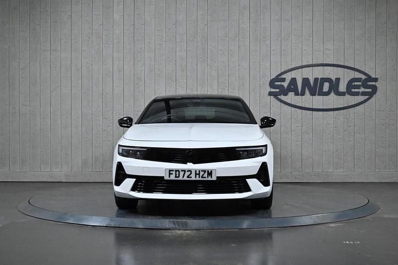 Used Vauxhall Astra GS Line 130 HP (95 kW) 2022 White Hatchback