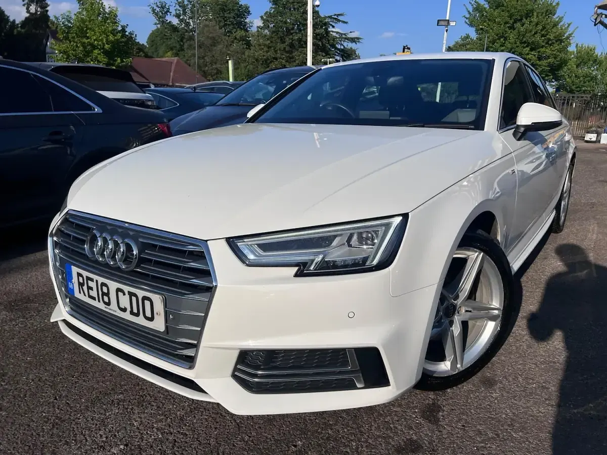 Used Audi A4 S-Line 150 HP (110 kW) 2018 White Sedan