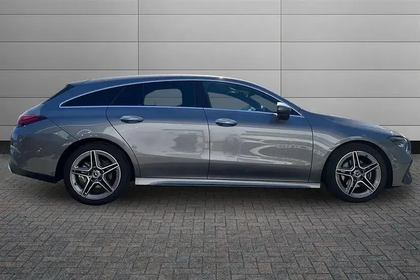 Usado Mercedes CLA180 Executive 136 CV (100 kW) 2025 Azul Berlina