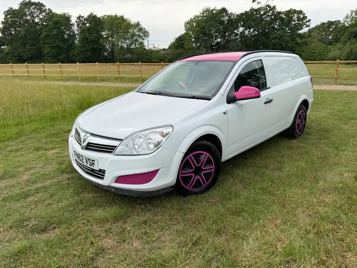 Used Vauxhall Astra Club 108 HP (79 kW) 2012 White Van