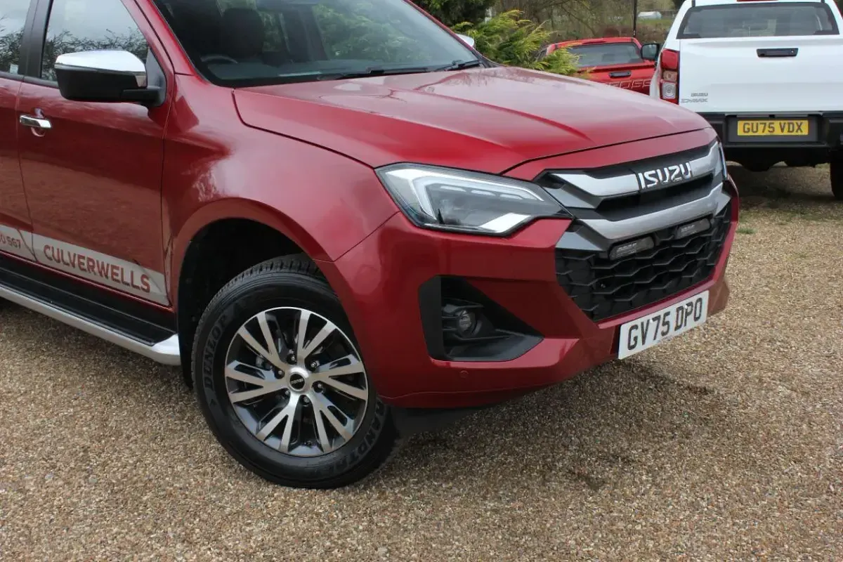 Used Isuzu D-Max 2025 Red Pickup