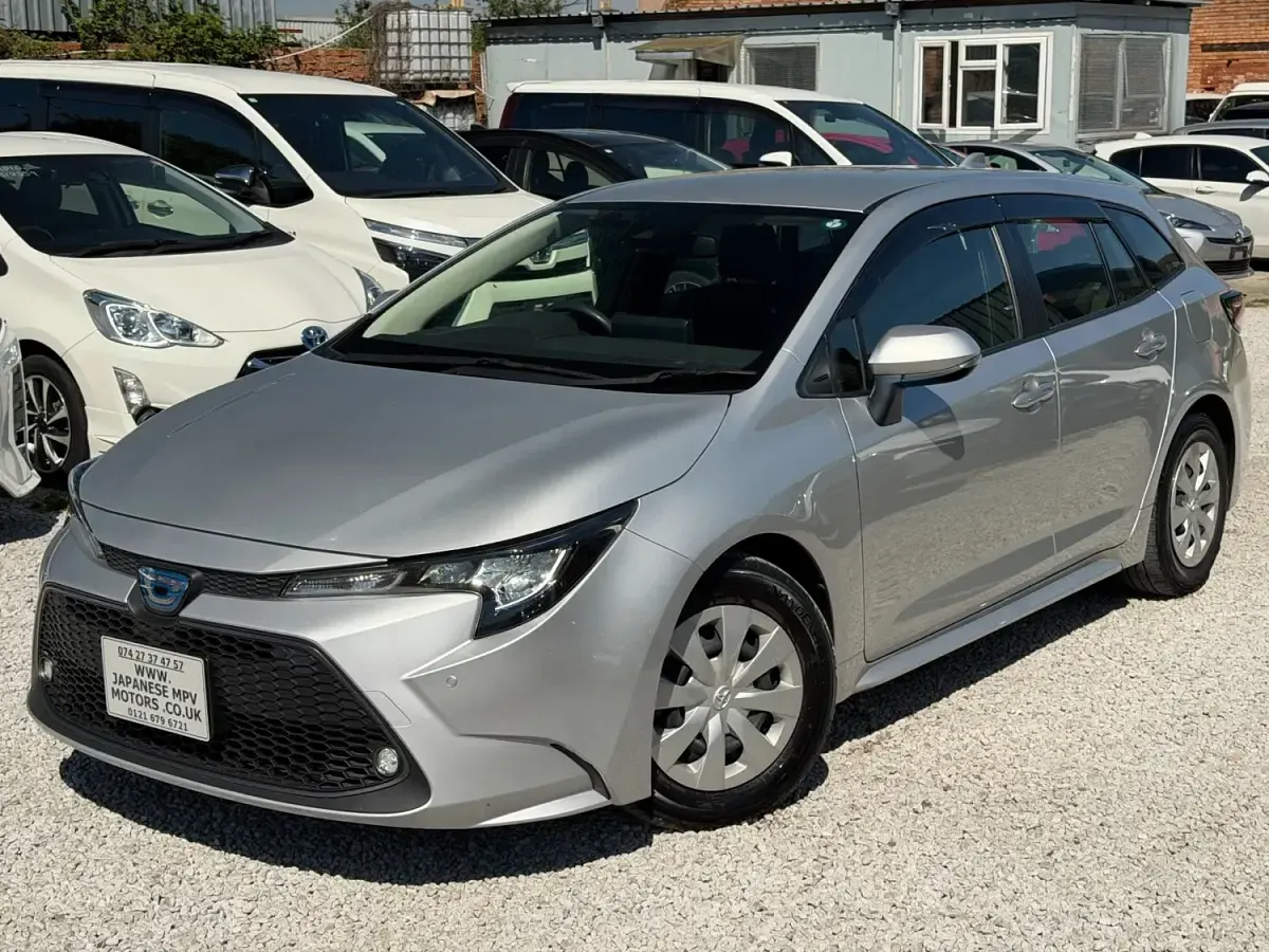 Usado Toyota Corolla 2021 Plateado Familiar