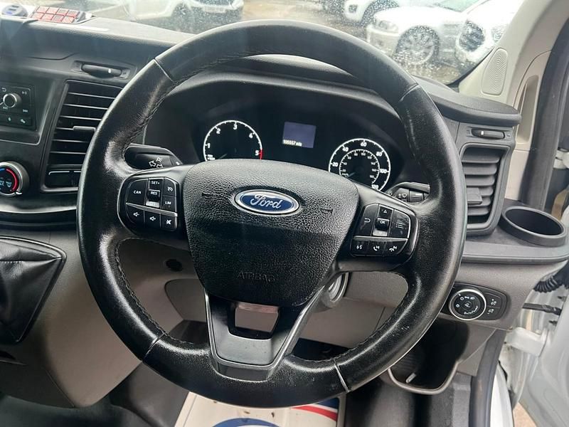 Used Ford Transit Custom 105 HP (77 kW) 2019 White Van