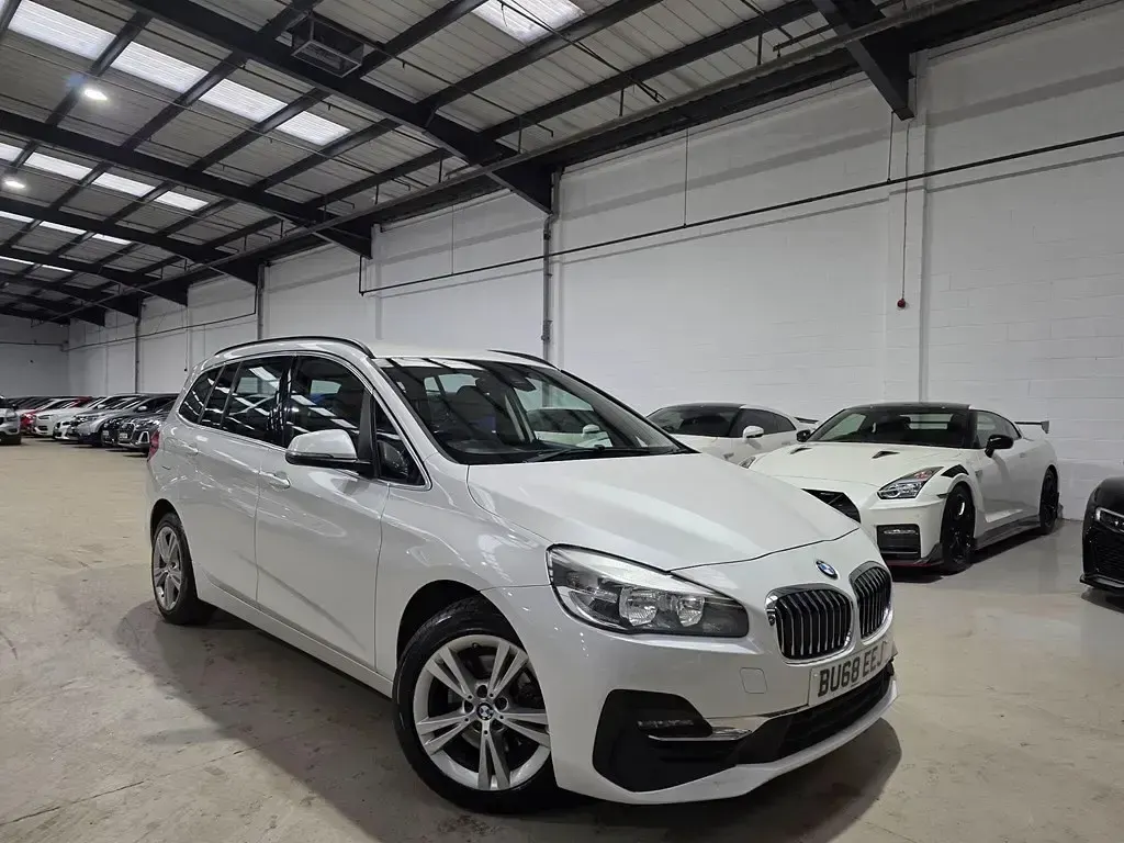 Used BMW 218 Luxury Line 2018 White MPV