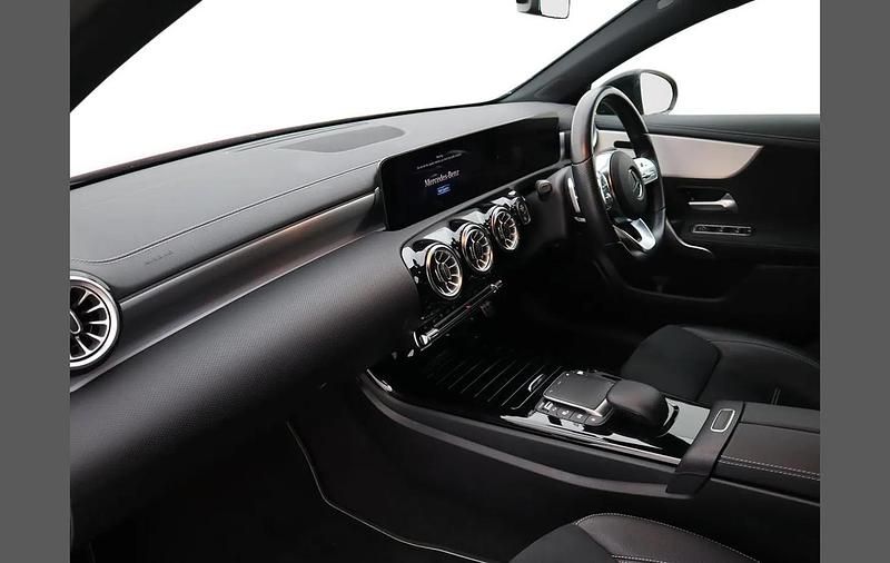 Used Mercedes A180 AMG Line Premium Plus 134 HP (98 kW) 2022 Red Hatchback