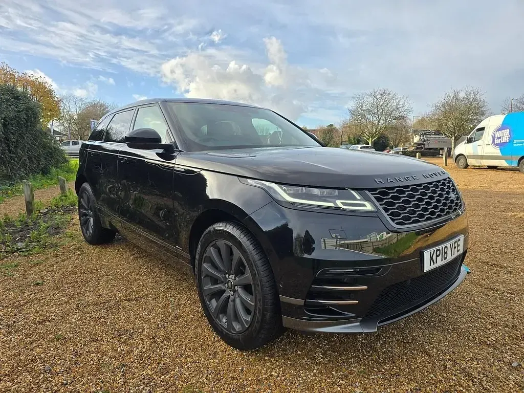 Second-hand Land Rover Range Rover Velar SE Dynamic 180 CP (132 kW) 2018 Negru SUV
