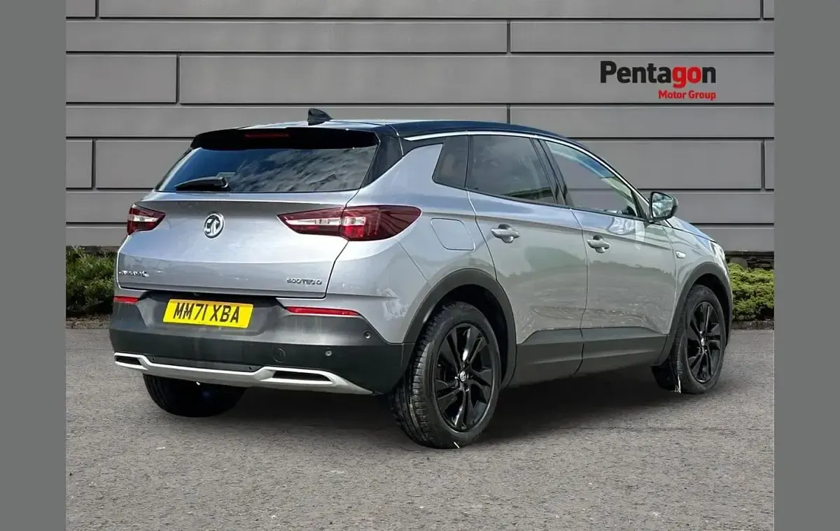 Used Vauxhall Grandland X SRi 128 HP (94 kW) 2022 Grey SUV