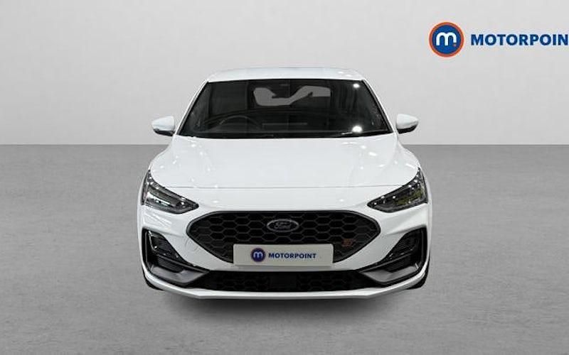 Begagnad Ford Focus ST 280 HK (205 kW) 2023 Vit Halvkombi