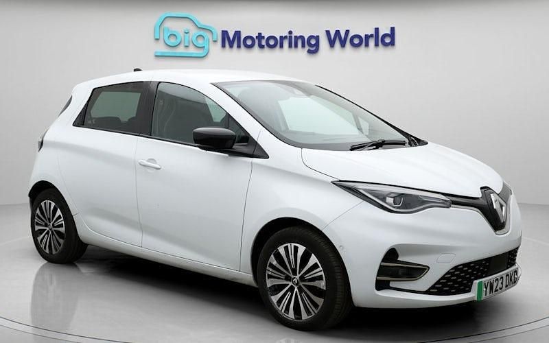 Used Renault Zoe Techno 100 kW (136 HP) 2023 White Hatchback