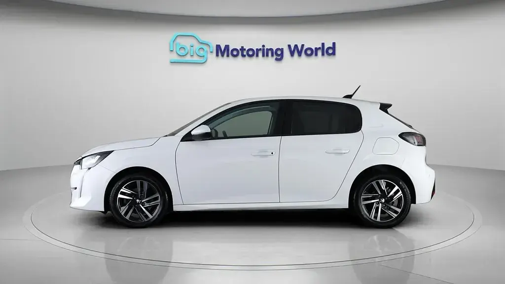 Gebraucht Peugeot 208 Allure 100 PS (73 kW) 2021 Weiß Kleinwagen