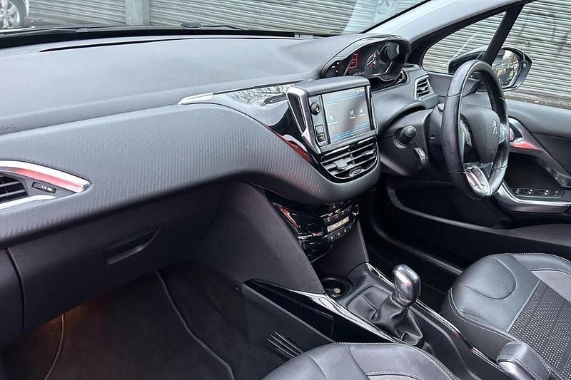 Second-hand Peugeot 2008 Allure 81 CP (59 kW) 2019 Negru SUV