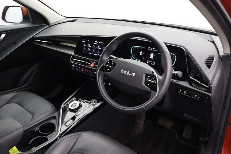Used Kia Niro 139 HP (102 kW) 2022 Orange SUV