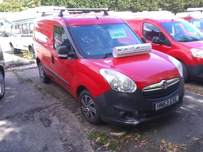 Used Vauxhall Combo 105 HP (77 kW) 2013 Red Van