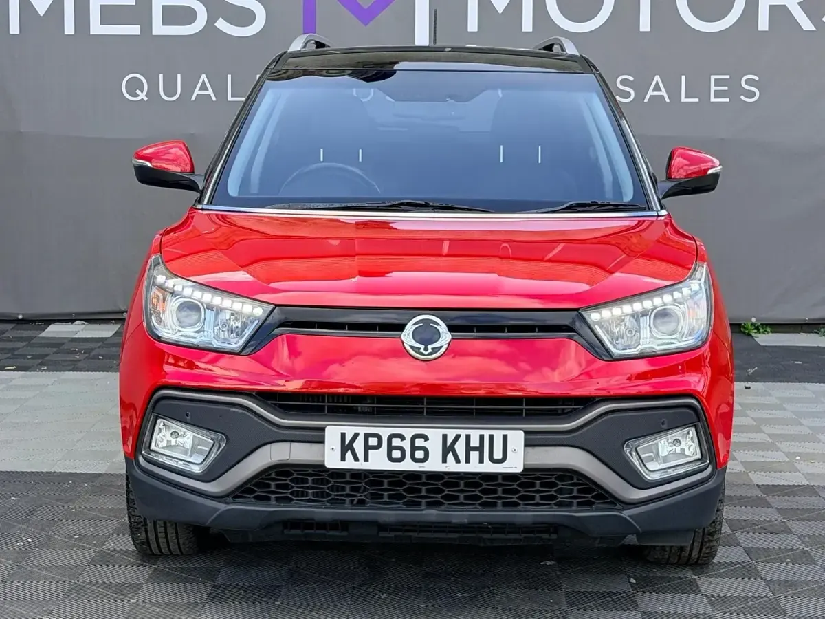 Used SsangYong XLV 115 HP (84 kW) 2016 Red SUV