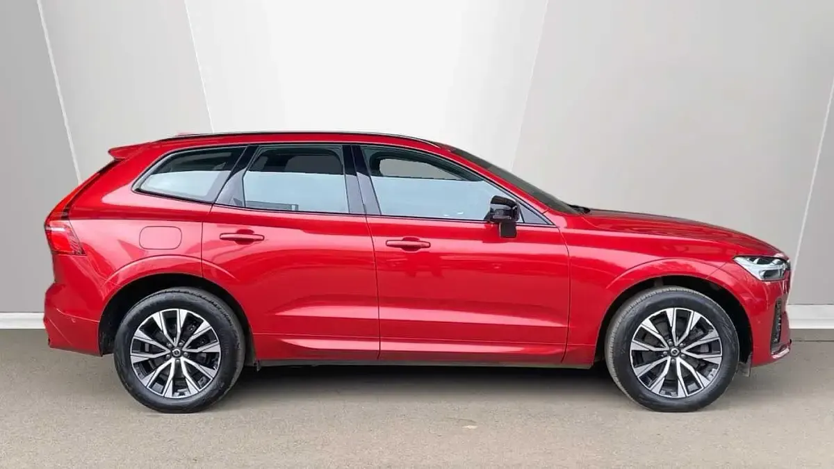 Used Volvo XC60 Plus 247 HP (181 kW) 2023 Red SUV