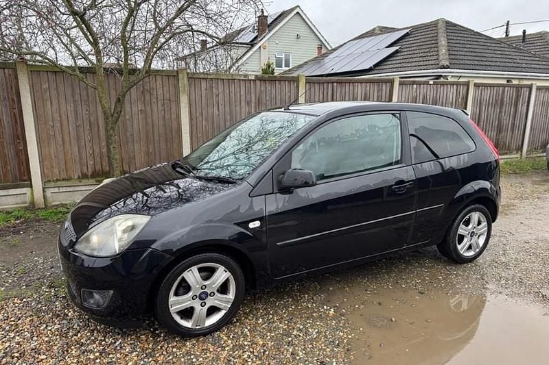 Black Used 2007 Ford Fiesta Zetec Hatchback | £850 (Good price) - Image 1/1