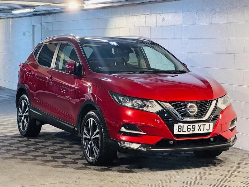 Red Used 2019 Nissan Qashqai N-Connecta SUV | £7,989 (Super price) - Image 1/4