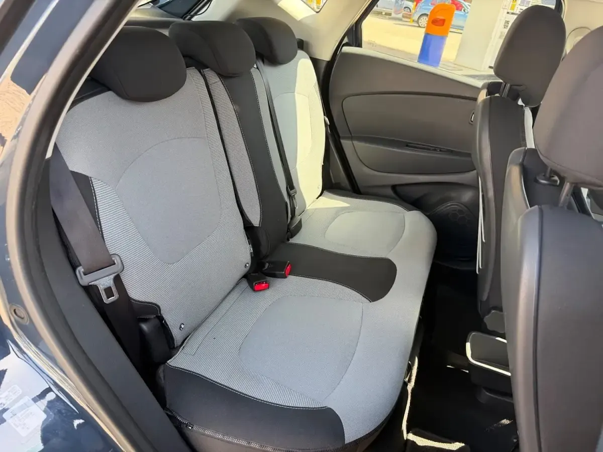 Used Renault Captur Dynamique 90 HP (66 kW) 2013 Blue/cream SUV