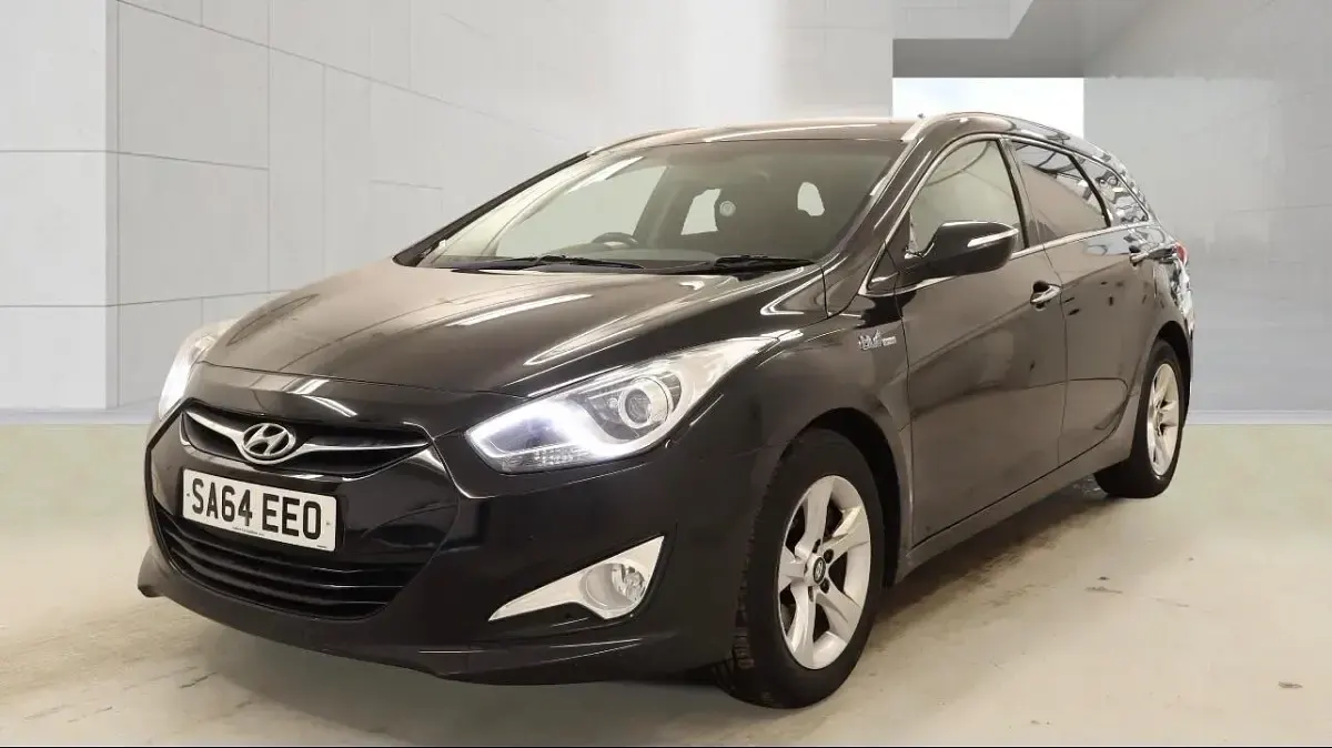 Used Hyundai i40 Style 115 HP (84 kW) 2014 Black Estate