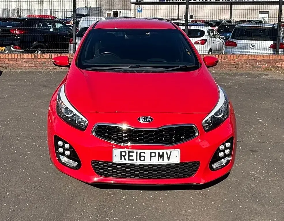 Usado Kia Ceed GT-Line 134 HP (98 kW) 2016 Vermelho Citadino