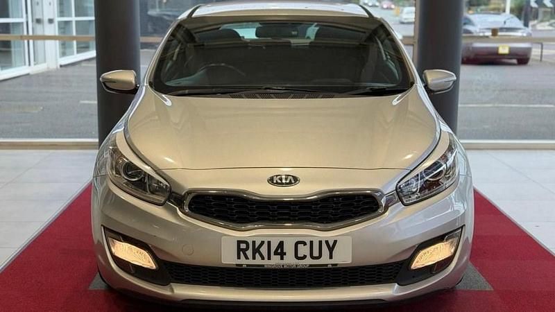 Used Kia ProCeed 126 HP (92 kW) 2014 Silver Hatchback
