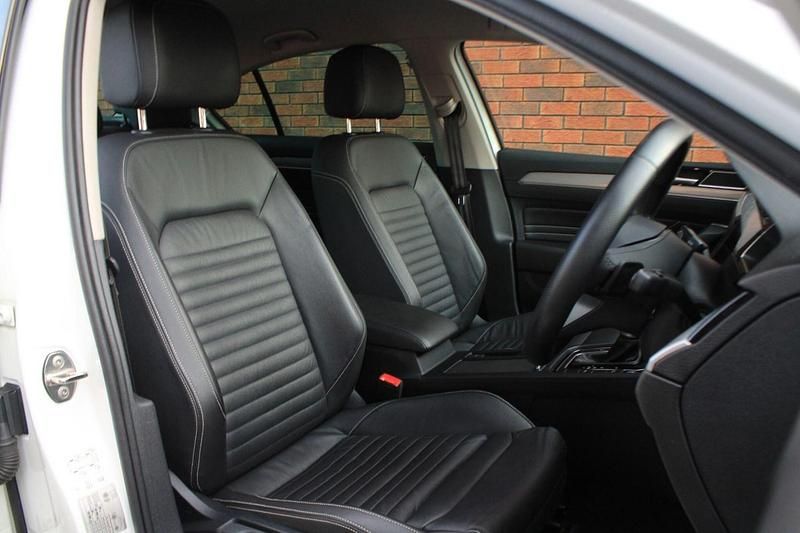 Used VW Passat Advance 218 HP (160 kW) 2021 White Sedan