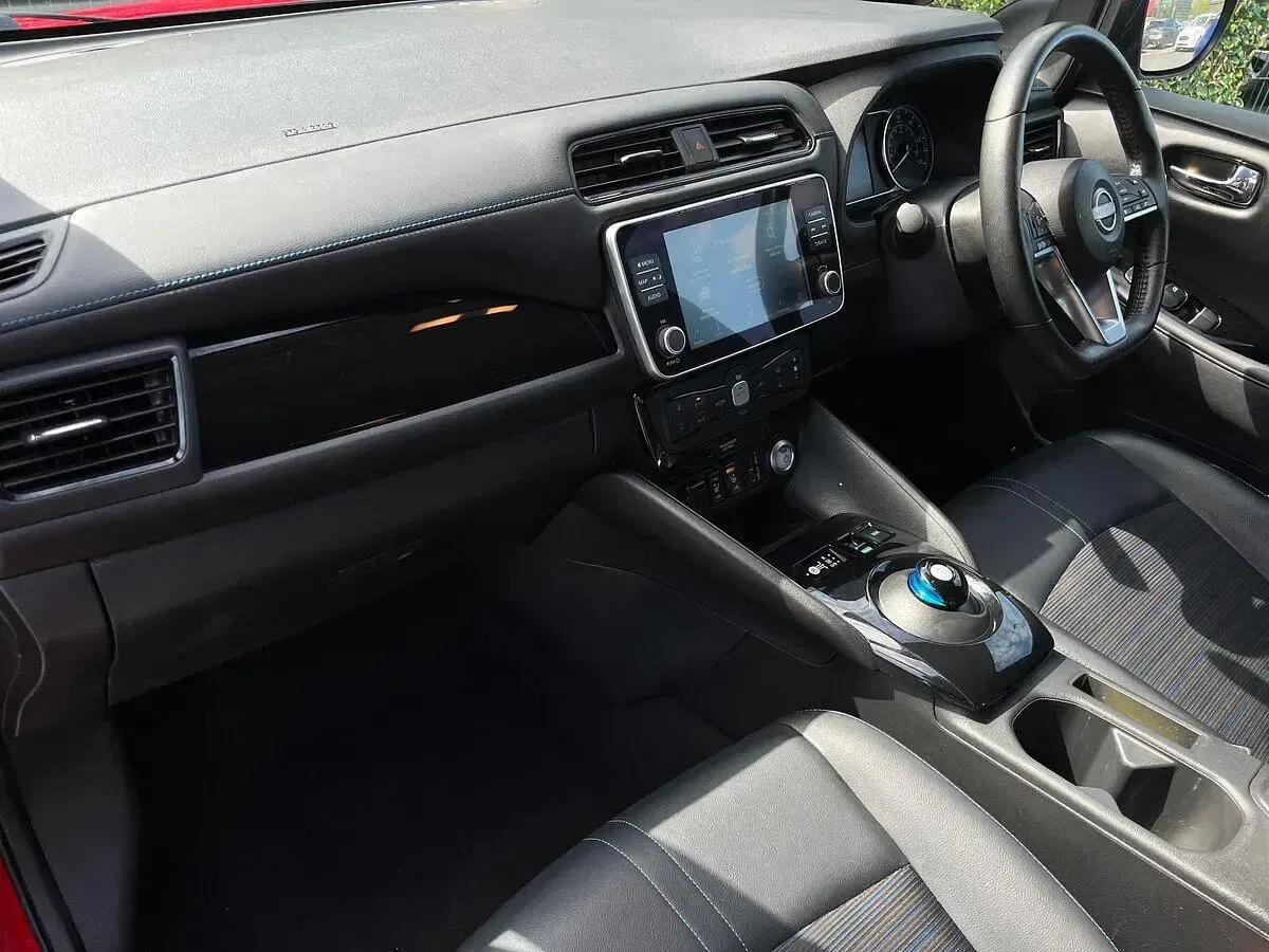 Used Nissan Leaf N-Connecta 110 kW (150 HP) 2022 Red Hatchback