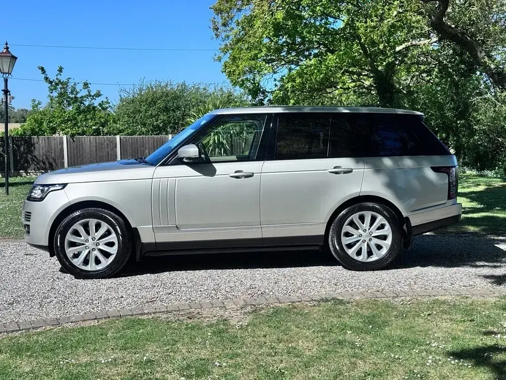 Begagnad Land Rover Range Rover Vogue SE 306 HK (225 kW) 2014 Guld SUV
