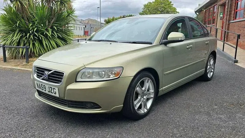 Used Volvo S40 SE 107 HP (78 kW) 2009 Green Sedan