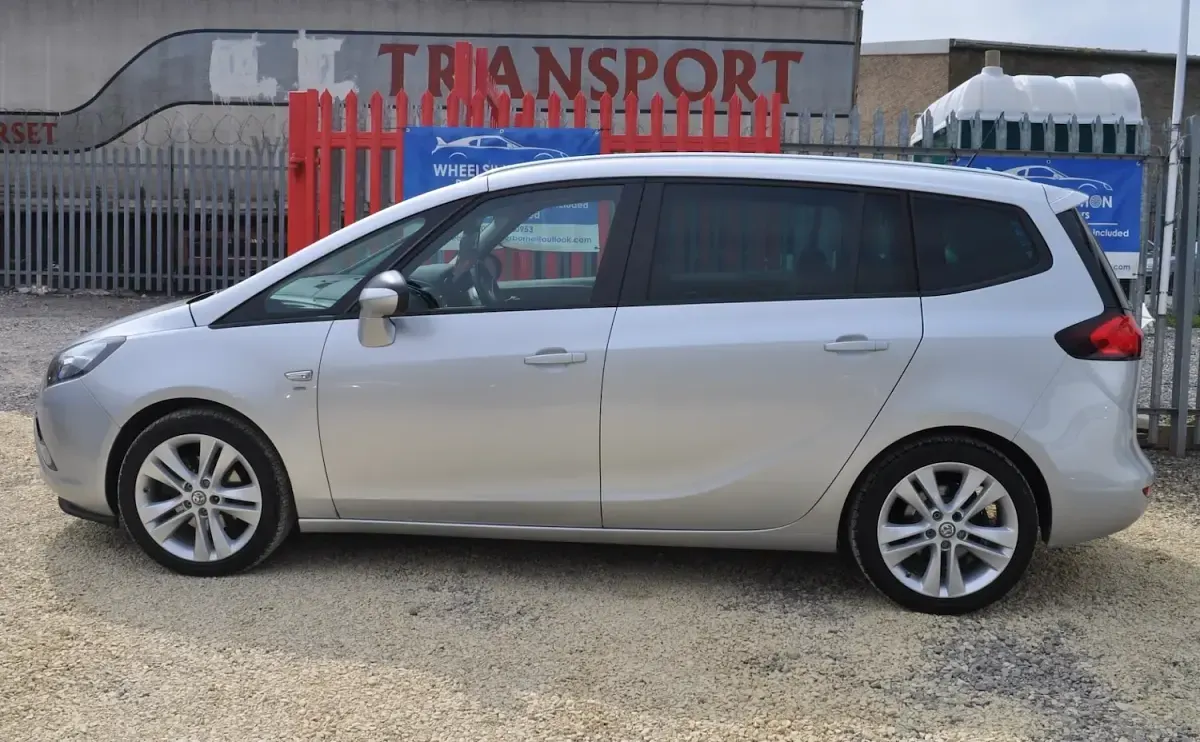Used Vauxhall Zafira SRi 140 HP (102 kW) 2016 Silver MPV