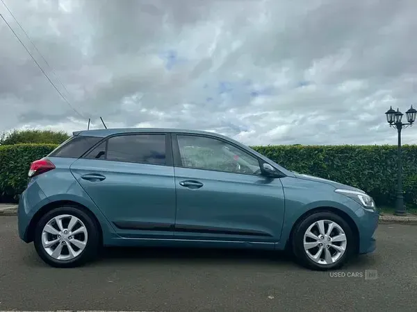 Used Hyundai i20 Premium SE 100 HP (73 kW) 2017 Blue Hatchback