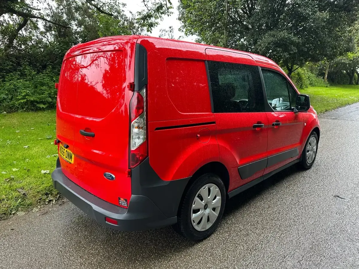 Used Ford Transit Connect 2017 Red MPV