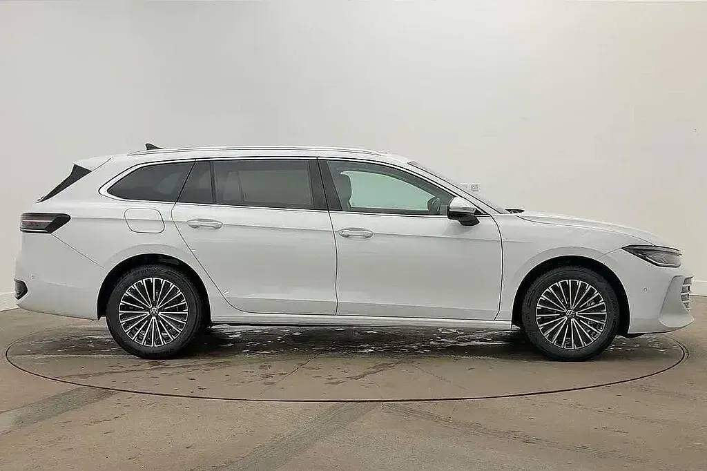 New VW Passat Elegance 204 HP (150 kW) 2026 White Estate