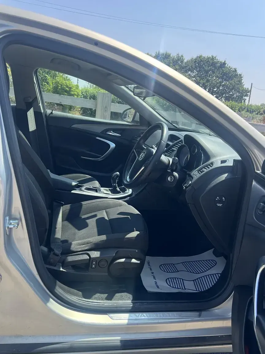 Used Vauxhall Insignia 160 HP (117 kW) 2010 Silver Hatchback