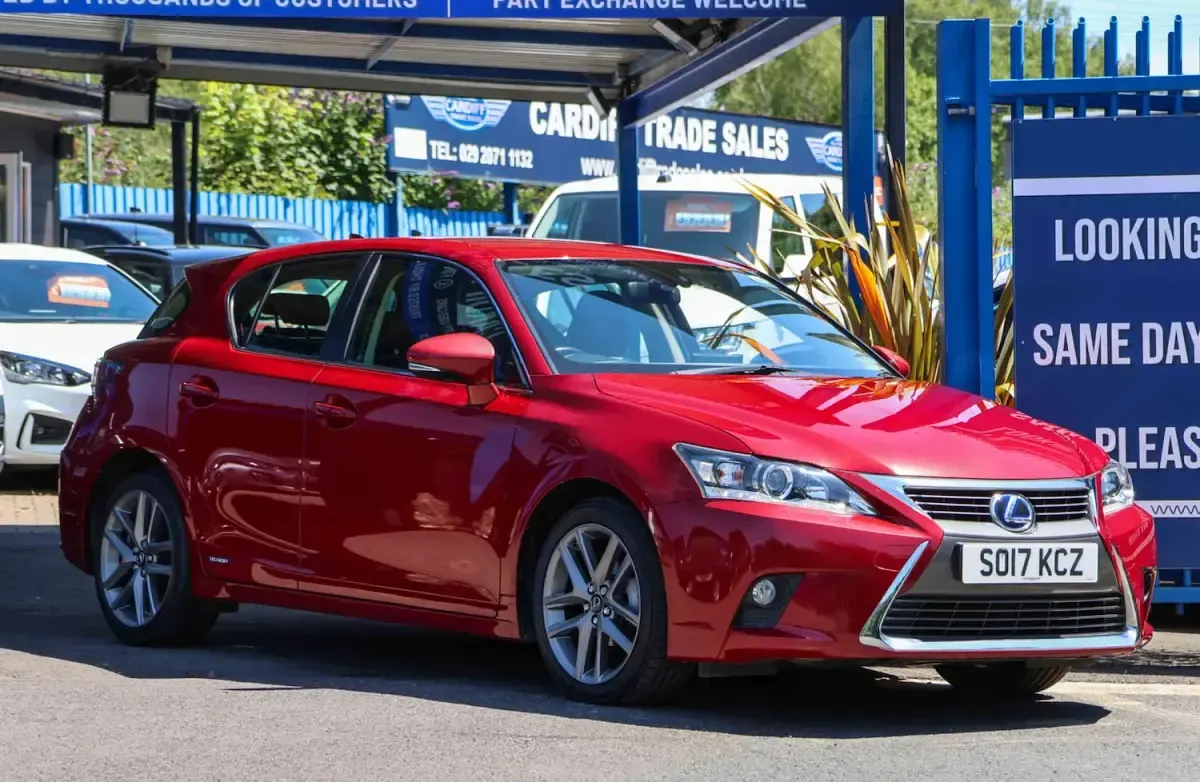 Used Lexus CT200h Executive Line 136 HP (100 kW) 2017 Red Hatchback