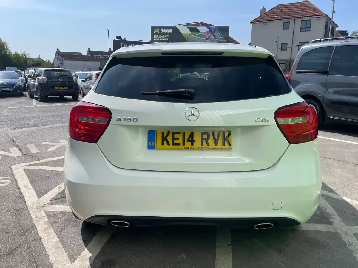 Begagnad Mercedes A180 2014 Vit Halvkombi