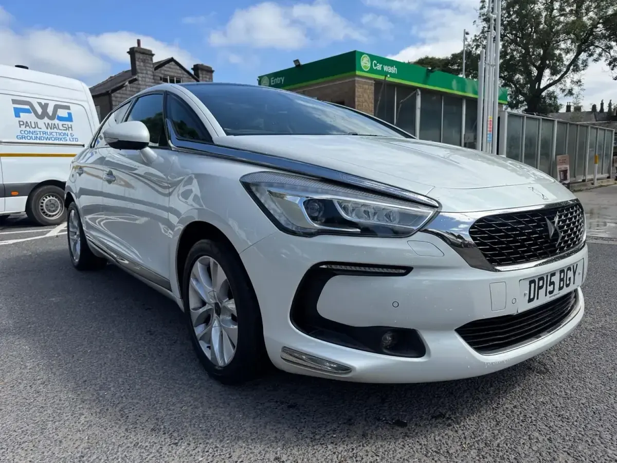 Used DS Automobiles DS5 Elegance 120 HP (88 kW) 2015 White Hatchback