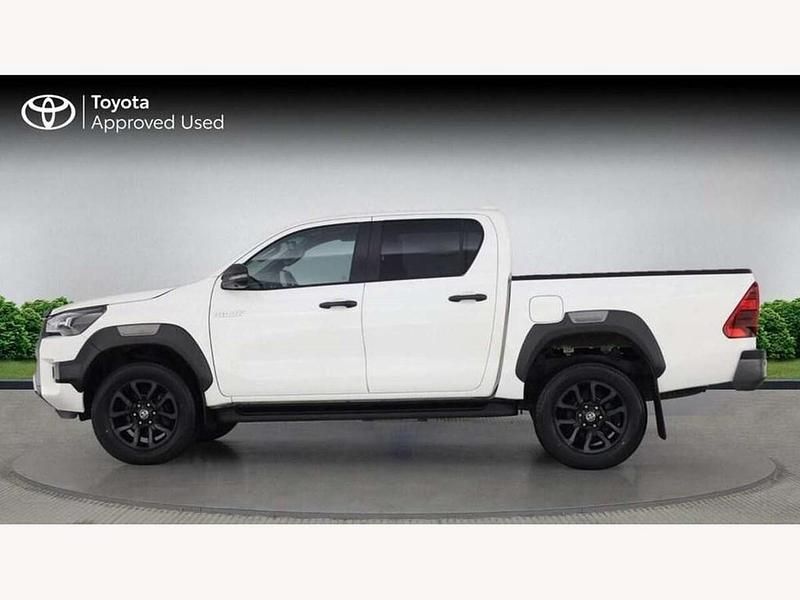 Used Toyota HiLux 201 HP (147 kW) 2023 White Pickup