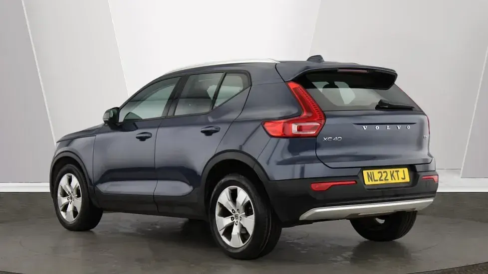 Used Volvo XC40 Momentum 163 HP (119 kW) 2022 Metallic  denim blue SUV