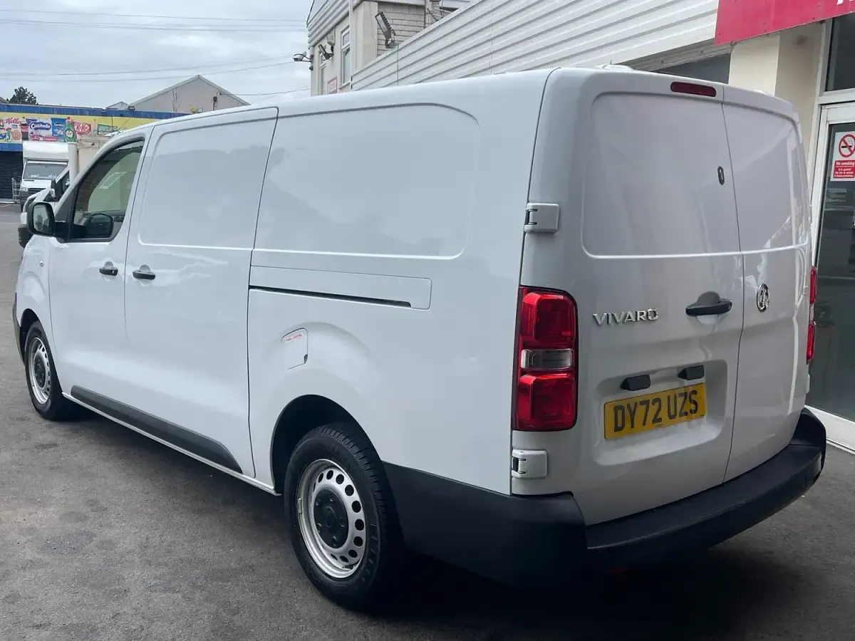 Used Vauxhall Vivaro 100 HP (73 kW) 2022 White MPV