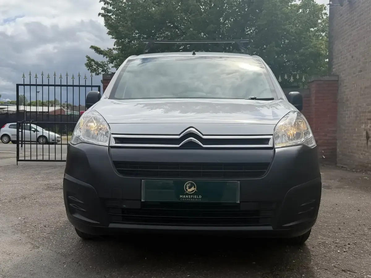 Used Citroën Berlingo 100 HP (73 kW) 2016 White MPV