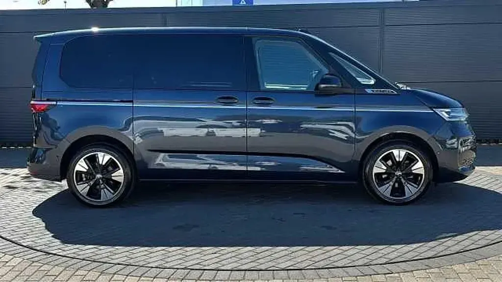 Used VW Multivan Style 150 HP (110 kW) 2025 Blue MPV