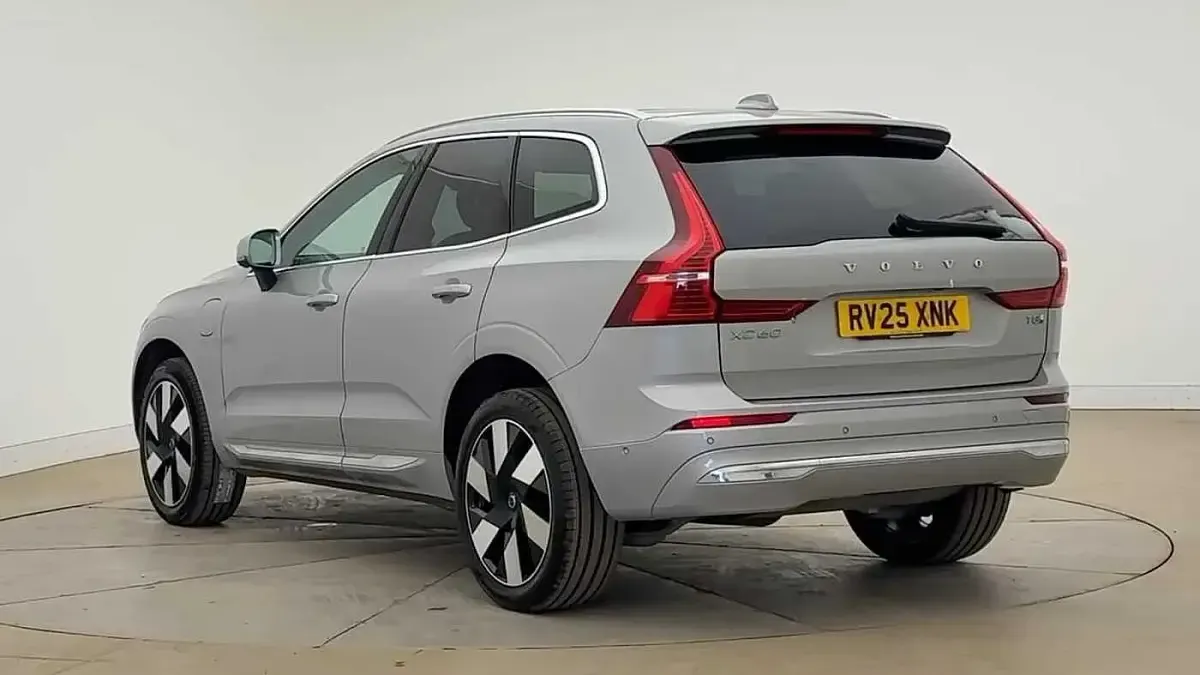 Usado Volvo XC60 Ultra 455 HP (334 kW) 2025 Prateado SUV